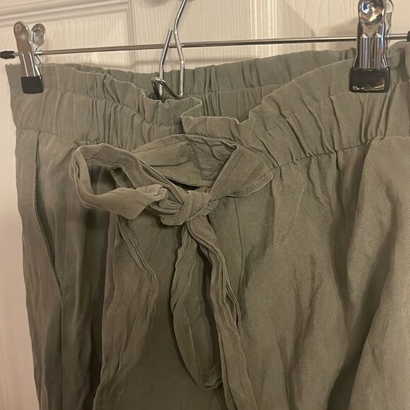 BCBG Generation. Pants size small - Picture 3 of 6
